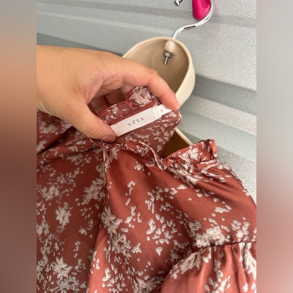 Women's LUSH Floral Print Cream Orange Blouse Size Small - Picture 10 of 10